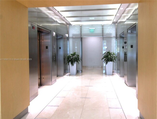 Building Photo - 2101 Brickell Ave