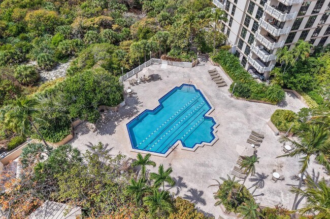 Building Photo - 1121 Crandon Blvd
