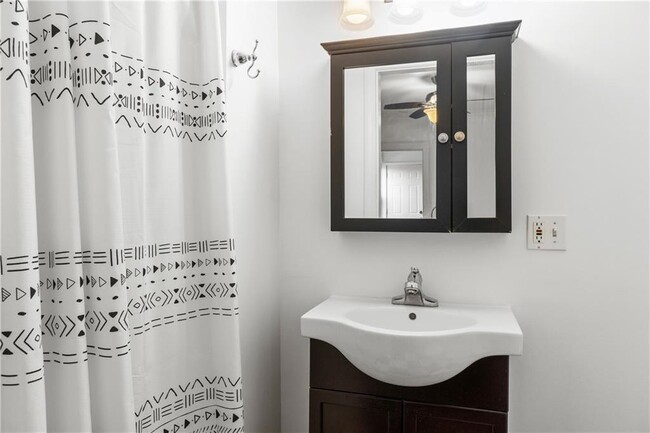 Building Photo - 52 Houston Ave