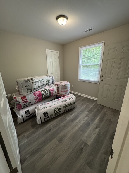 Bedroom 1 - 529 Rose St