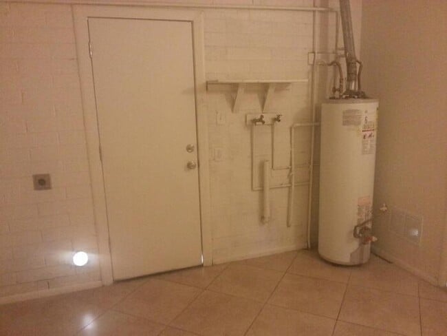 Building Photo - 7955 W Fairmount Ave