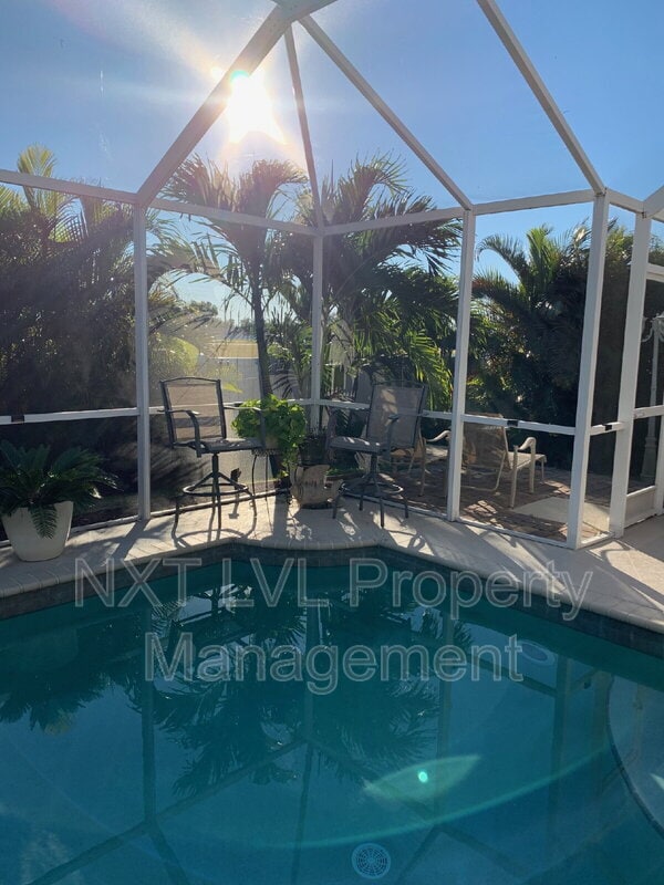 Building Photo - 4123 SW 21st Pl