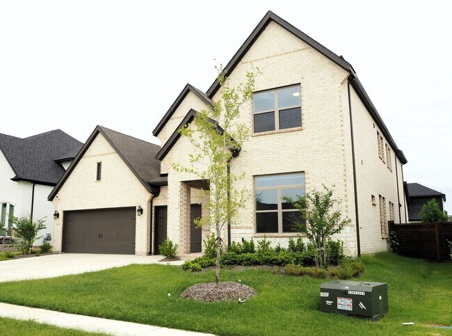Building Photo - 2613 Rosewood Wy