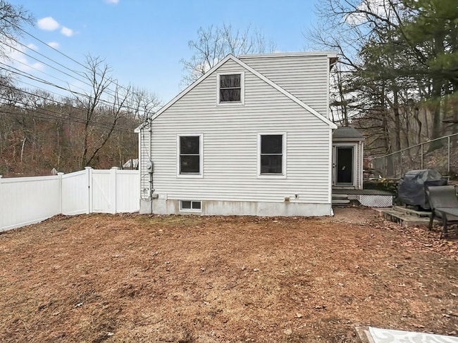Building Photo - Beautiful House Available in Wakefield MA!