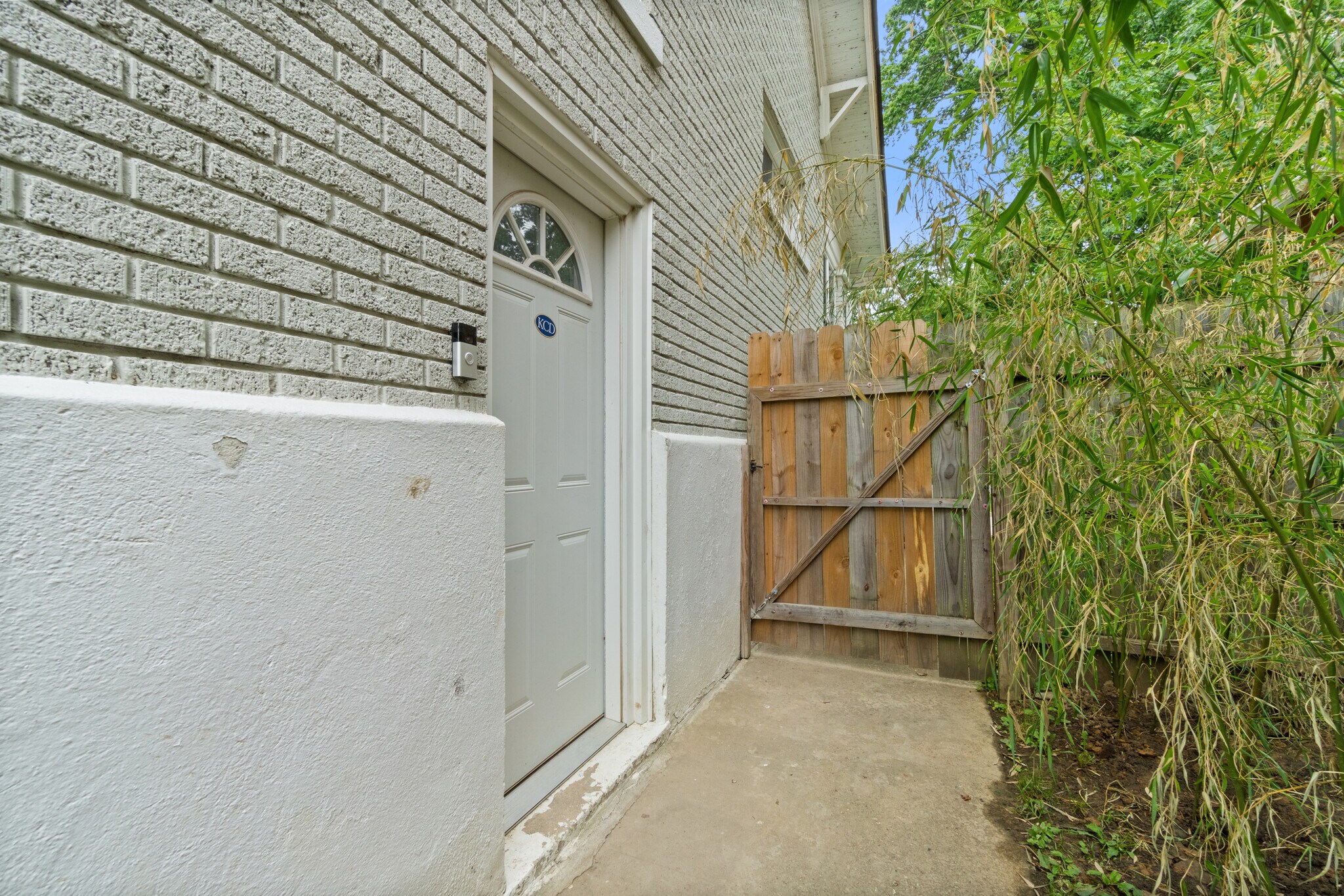 Building Photo - 217 Shawnee Dr