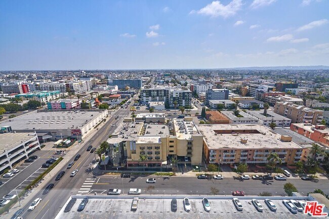Building Photo - 3810 Wilshire Blvd