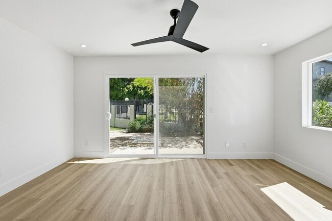 Building Photo - 122 S Hardy Dr