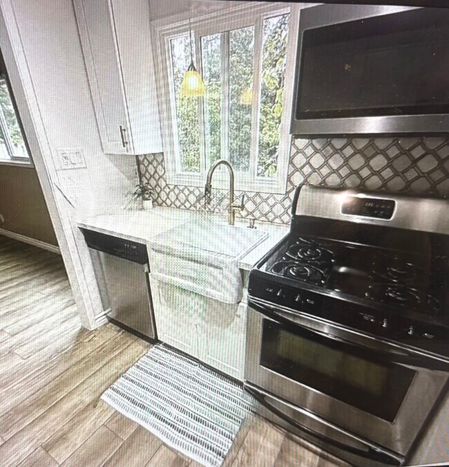 Building Photo - 1552 Crater Ln