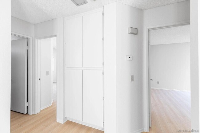 Building Photo - 27971 Red Dawn Dr