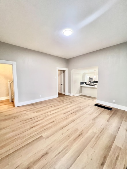 Building Photo - 4932 Roanoke St