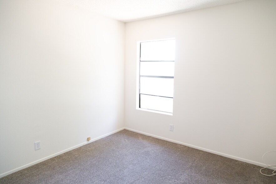 Building Photo - 215 Blackfoot Ln