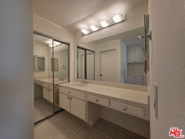 Building Photo - 8505 Gulana Ave