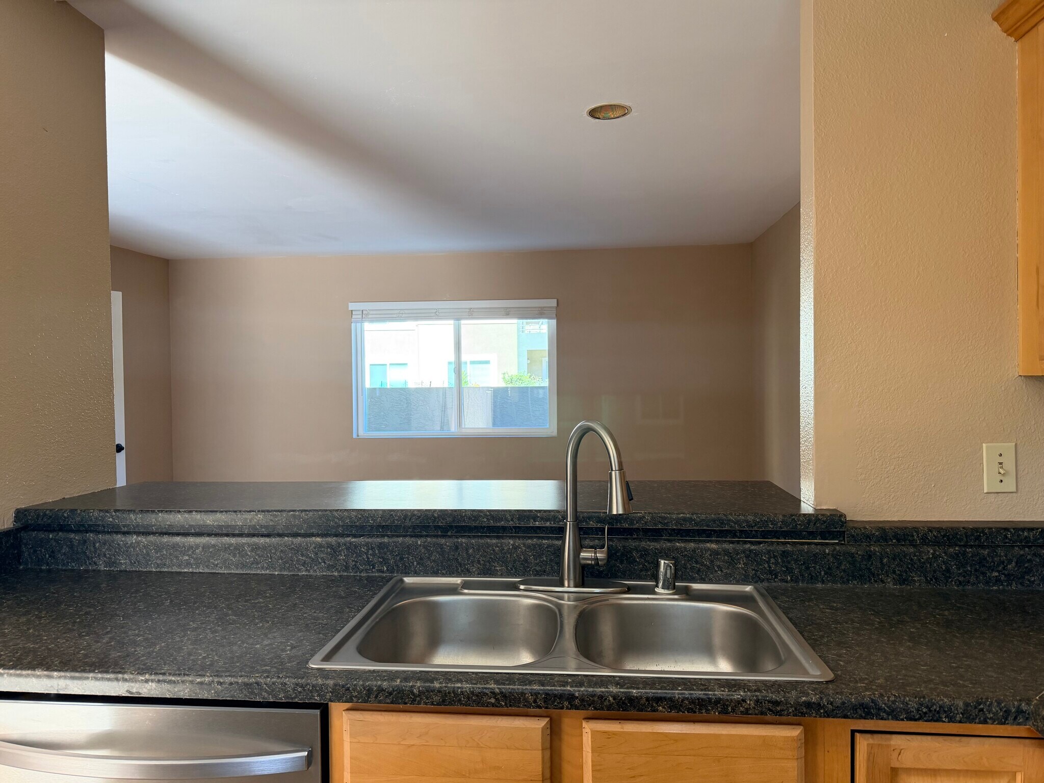 Building Photo - 7545 Charmant Dr