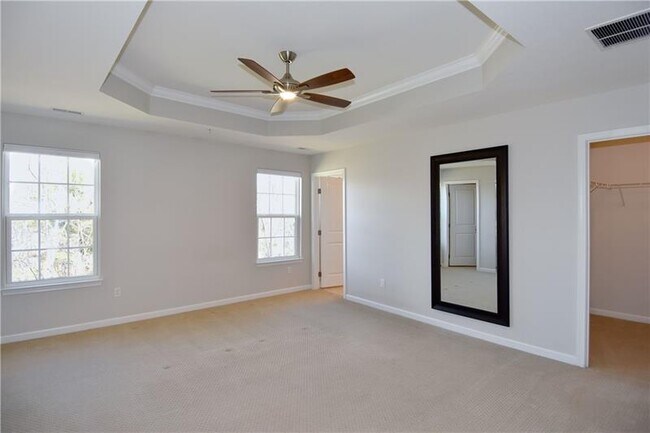 Building Photo - 616 Edison Dr