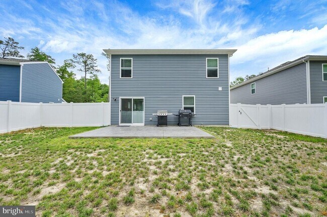 Building Photo - 529 Currant Cir