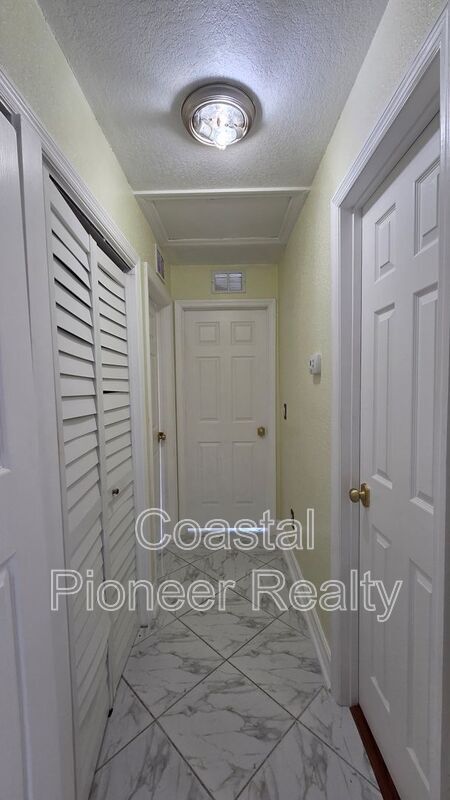 Building Photo - 5005 Dollarway Ct