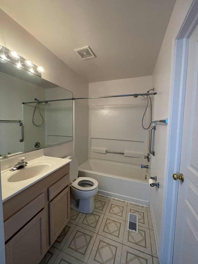 Building Photo - 51 Arboretum Dr