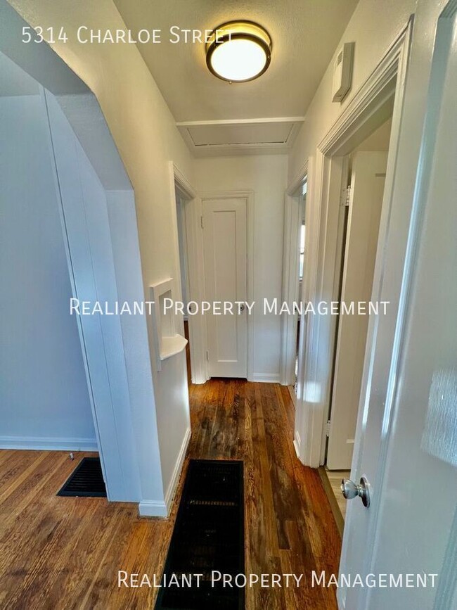 Building Photo - 5314 Charloe St