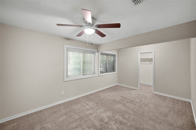 Building Photo - 1606 Stone Lake Dr