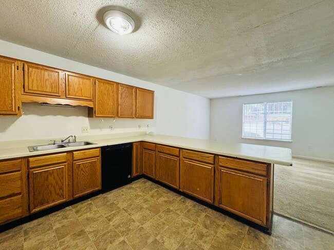 Building Photo - 850 Patrick Henry Dr