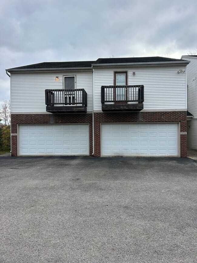 Building Photo - 3 Bedroom 3.5 Bath Townhouse