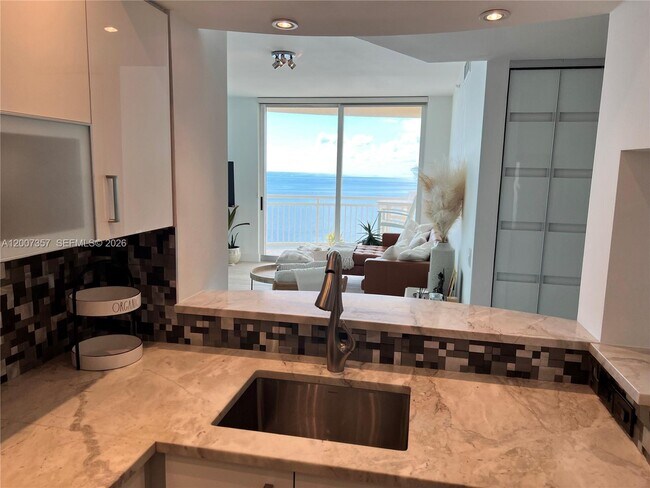 Building Photo - 2475 Brickell Ave