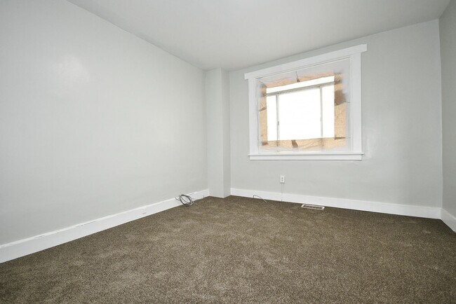 Building Photo - 303 N Holland Ave