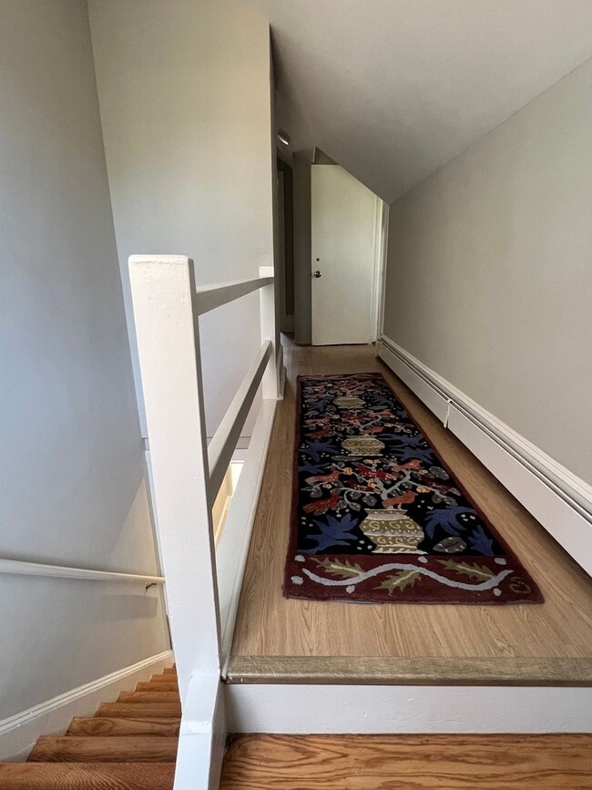 Building Photo - Pennington Rd, Ewing, NJ – 6BR / 2BA. Large single-family home near TCNJ with spacious driveway