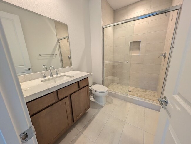 Building Photo - 675 Agate Bridge St