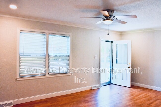 Building Photo - 3238 Highland Park Pl