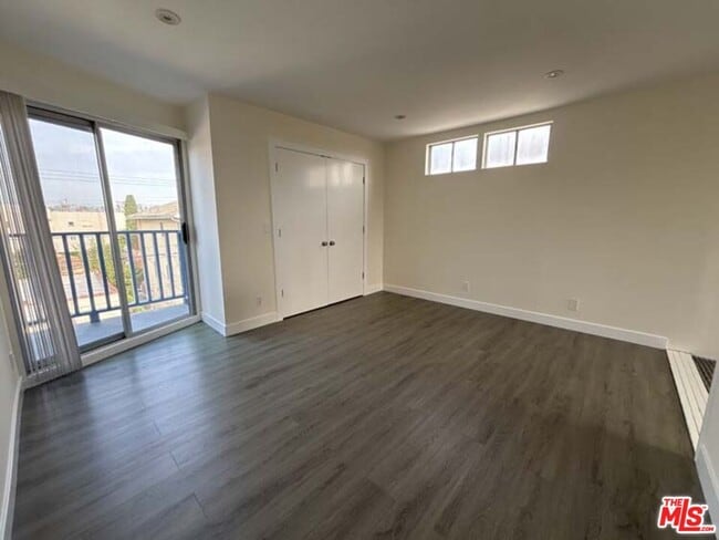 Building Photo - 915 Broadway St