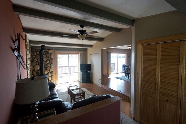 Building Photo - Furnished 2 Bedroom Home for Rent on Lake ...