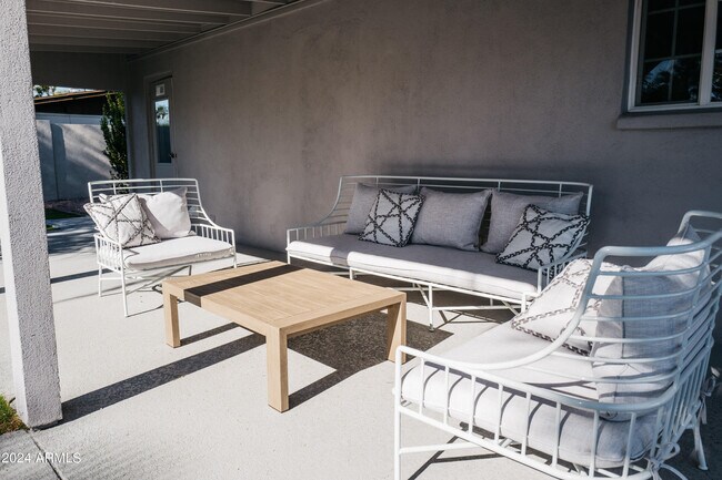 Building Photo - 6629 E Dreyfus Ave