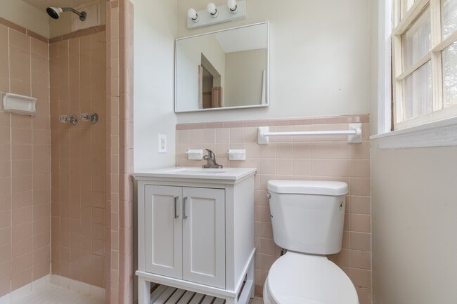 Building Photo - 4032 Summerhill Dr NW