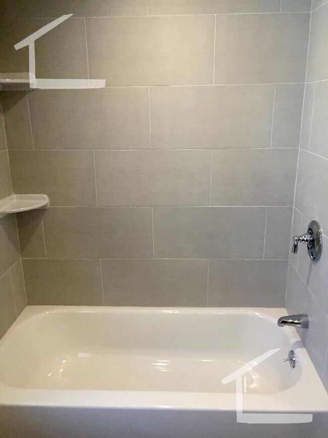 Building Photo - nice 4 bed in Newton