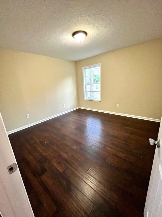 Building Photo - 803 Riley Creek Rd