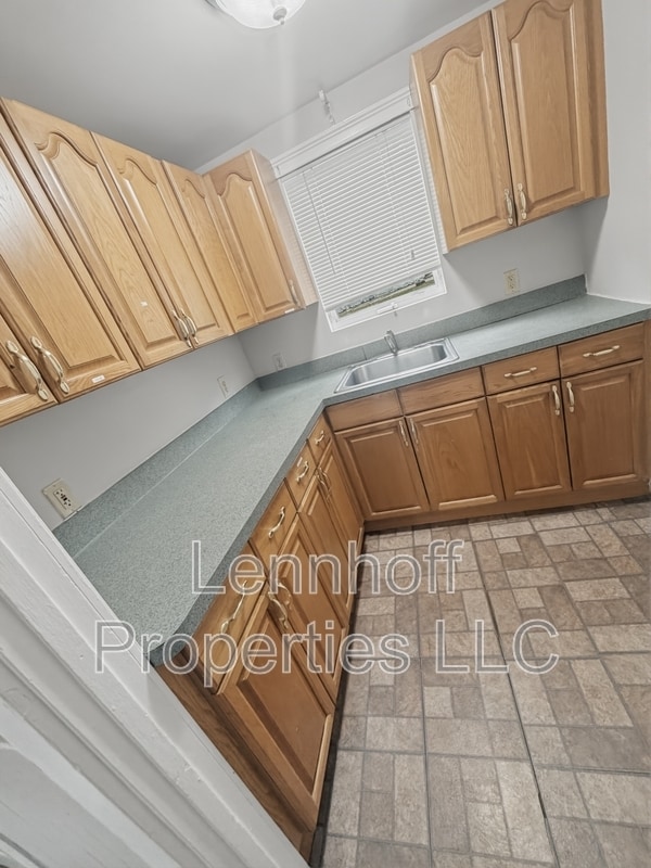 Building Photo - 130 S Elm St