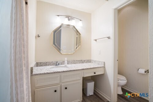 Building Photo - 1005 N LBJ Dr