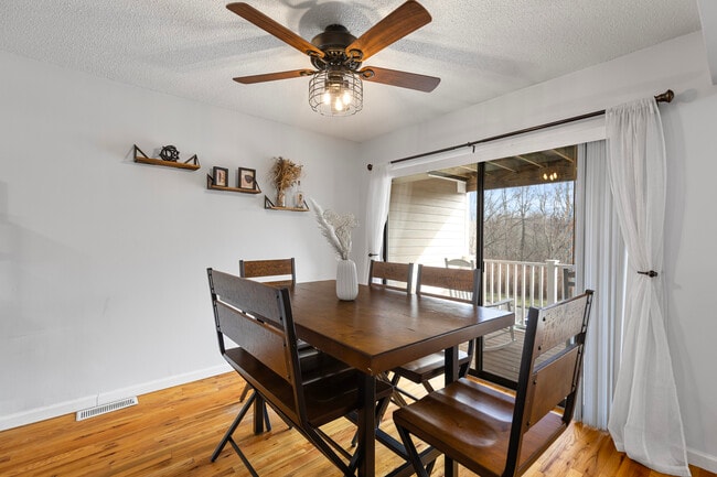 Building Photo - 109 Peddlers Dr