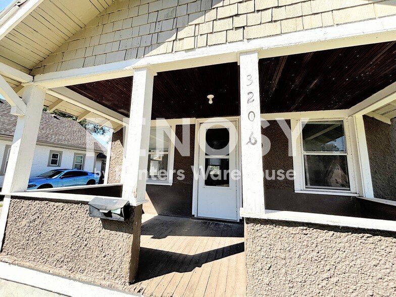 Building Photo - 3206 3rd St