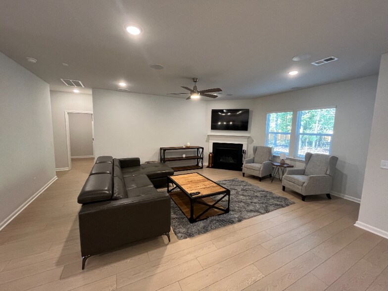 Building Photo - 3093 Grinnell St