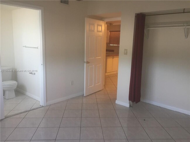 Building Photo - 3 bedroom in Opa Locka FL 33054