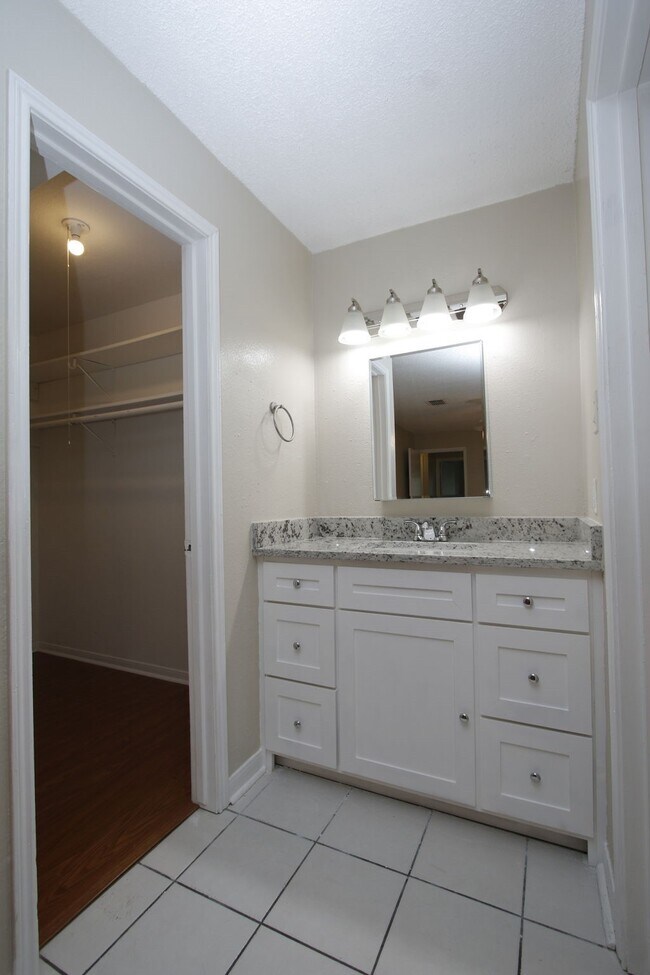 Building Photo - 2207 Whiteback Dr