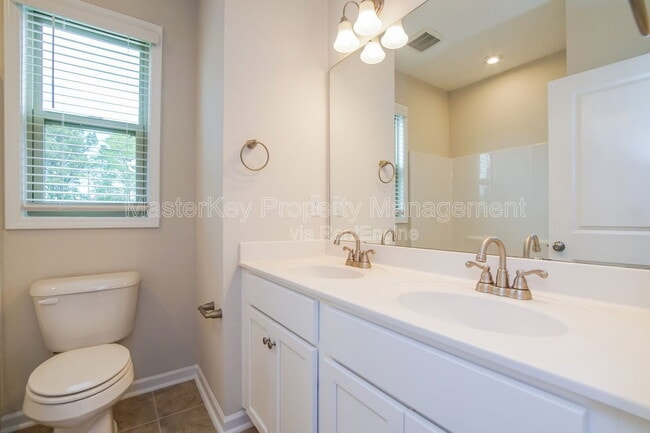 Building Photo - 550 W Copenhaver Dr