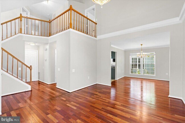 Building Photo - 461 Foxridge Dr SW
