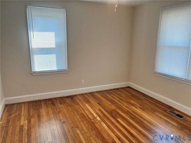 Building Photo - 106 Hargrave Ave