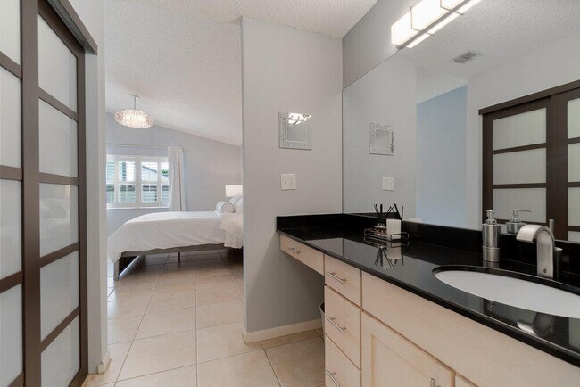 Building Photo - 13335 Bedford Mews Ct