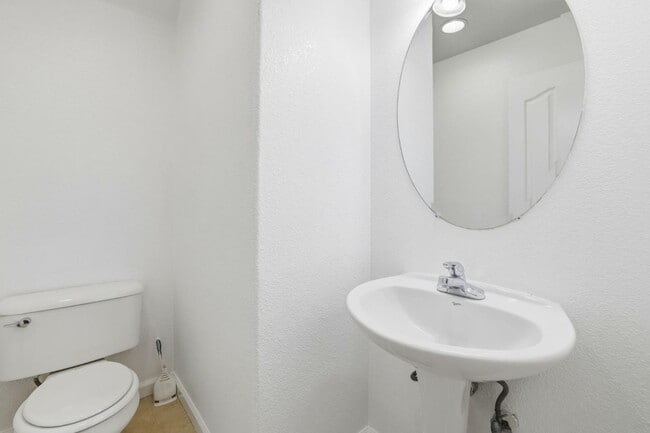 Building Photo - 11 Stony Hill Pl