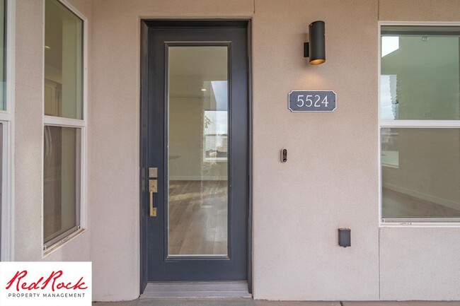 Building Photo - Spacious 2 Bedroom Unit in Desert Color Wi...