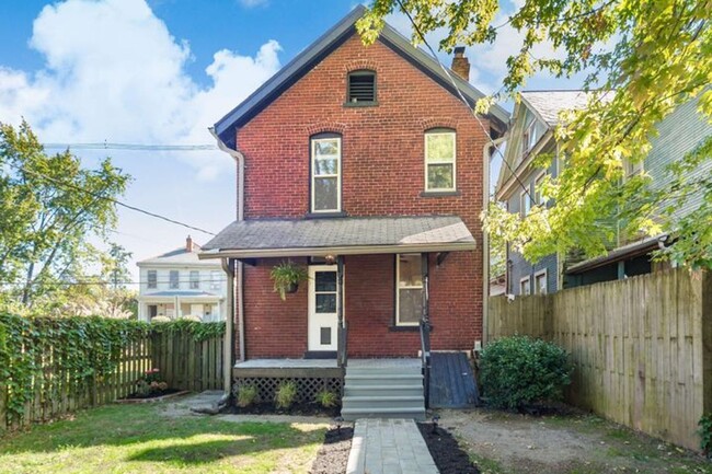 Building Photo - Adorable Brick Home in Italian Village!